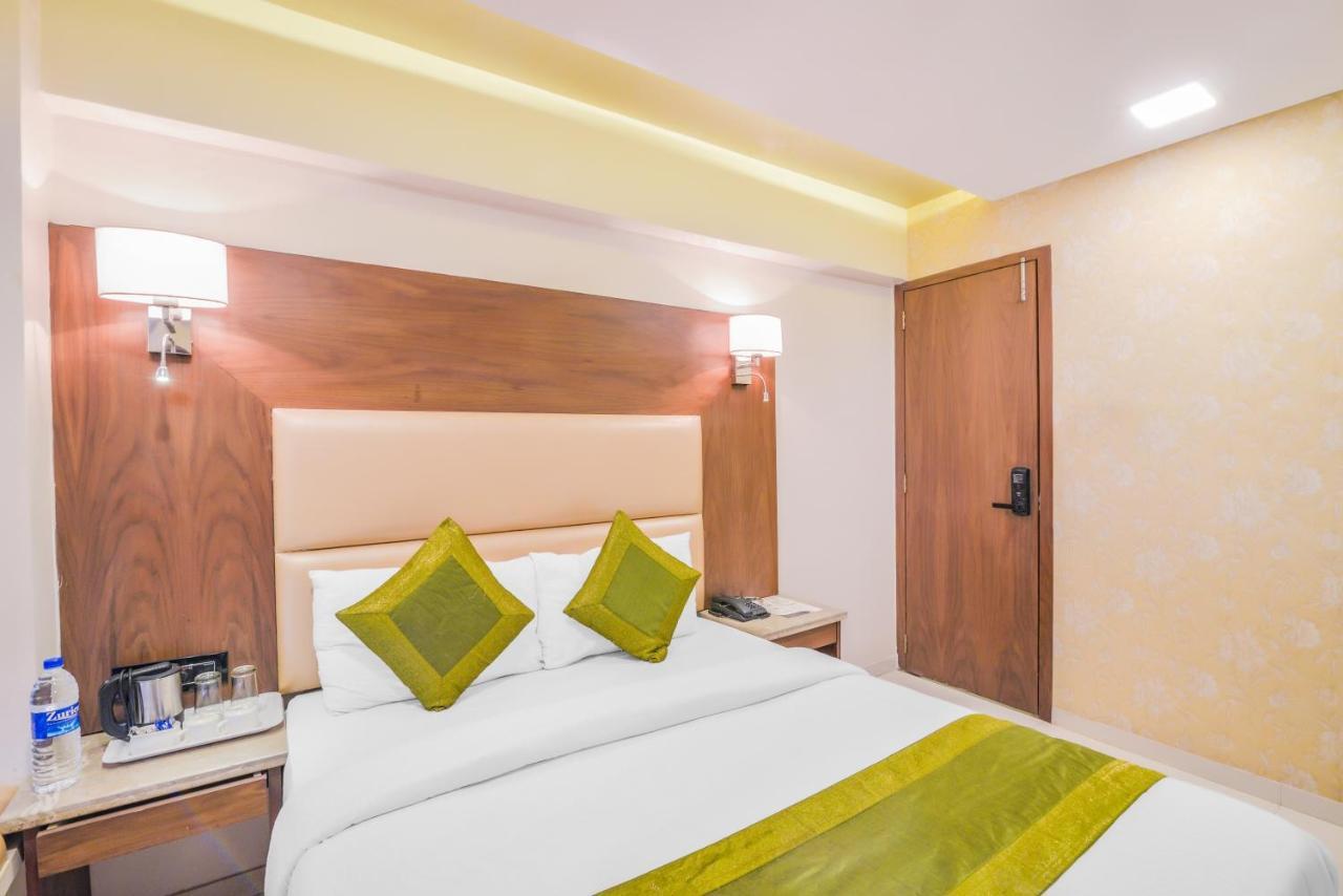 [Sanitized] Deluxe Double Room